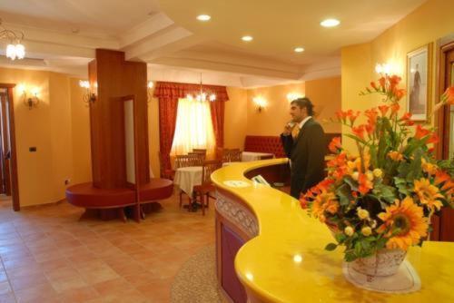 Hotel Duca Di Calabria Серра-Сан-Бруно Екстер'єр фото