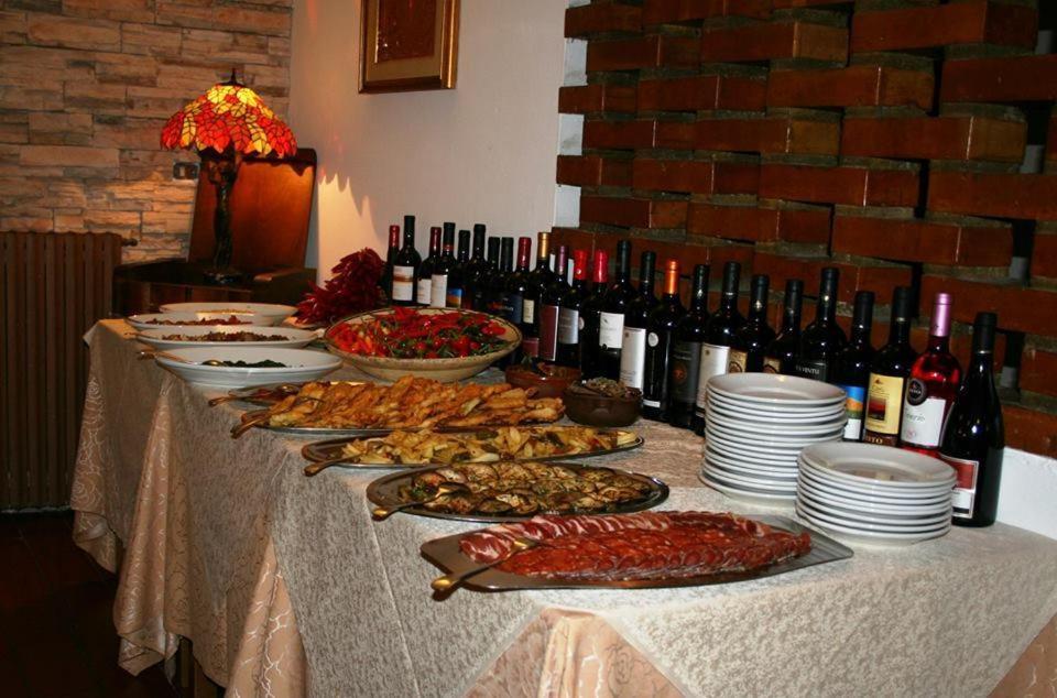 Hotel Duca Di Calabria Серра-Сан-Бруно Екстер'єр фото