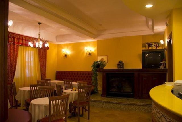 Hotel Duca Di Calabria Серра-Сан-Бруно Екстер'єр фото