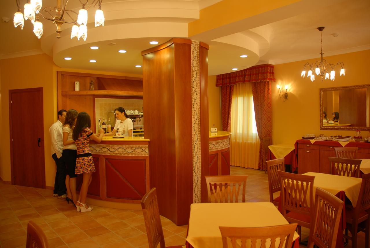 Hotel Duca Di Calabria Серра-Сан-Бруно Екстер'єр фото
