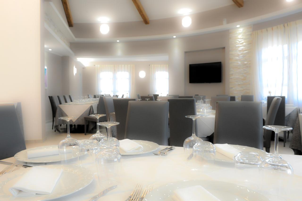 Hotel Duca Di Calabria Серра-Сан-Бруно Екстер'єр фото