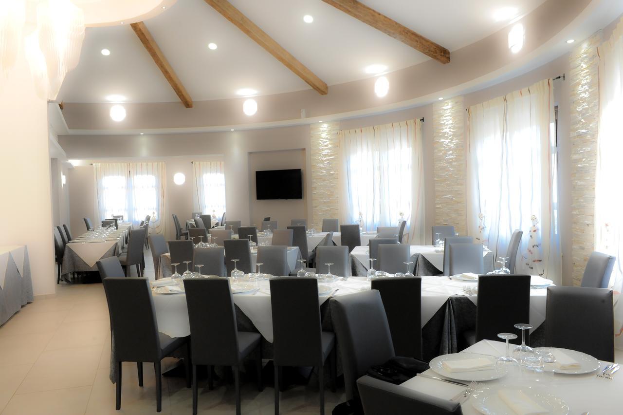Hotel Duca Di Calabria Серра-Сан-Бруно Екстер'єр фото