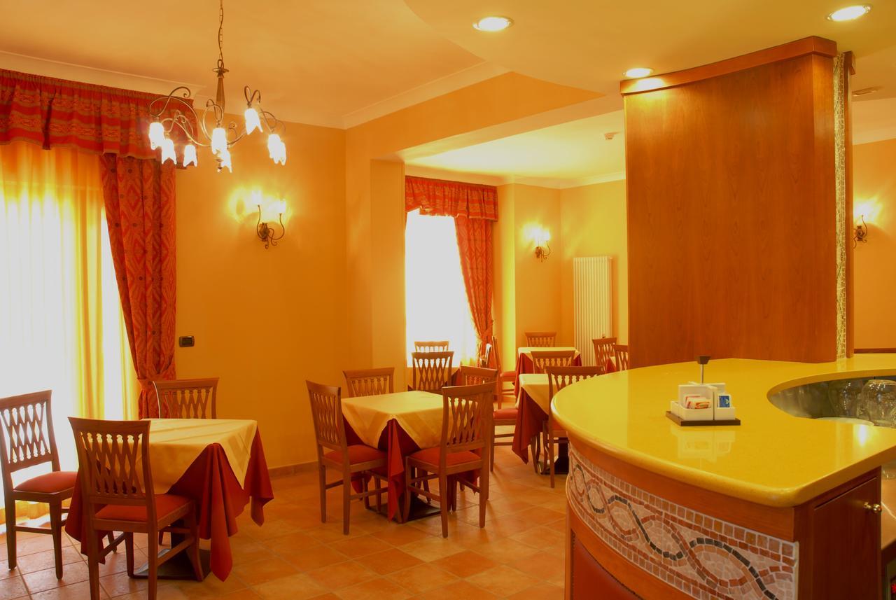 Hotel Duca Di Calabria Серра-Сан-Бруно Екстер'єр фото