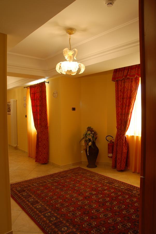 Hotel Duca Di Calabria Серра-Сан-Бруно Екстер'єр фото